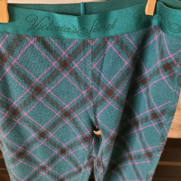 Victoria's Secret Lounge Set - Picture 8 of 12